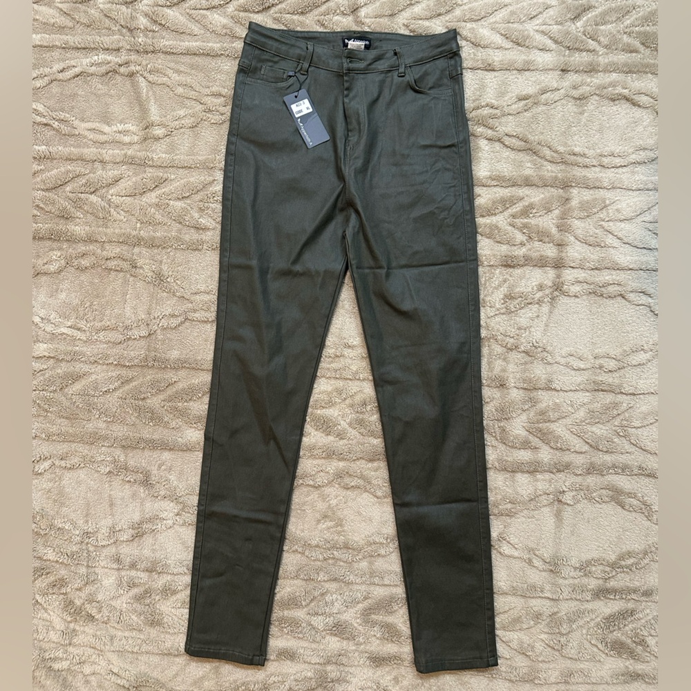 Women's Skinny Pants in Black